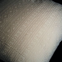 

   08410 Zypher cushion cover   
   White/White
   60cm square

