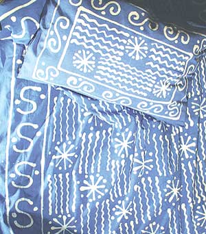 

   Cotton duvet covers
   with hand painted batik   
   in blue

