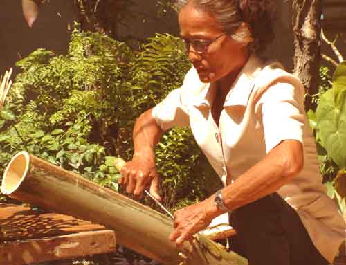 

   Preparing the bamboo   

   Muñoz, Philippines   
 
